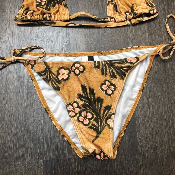 Guess Collection Bikini 👙 - Picture 2 of 8
